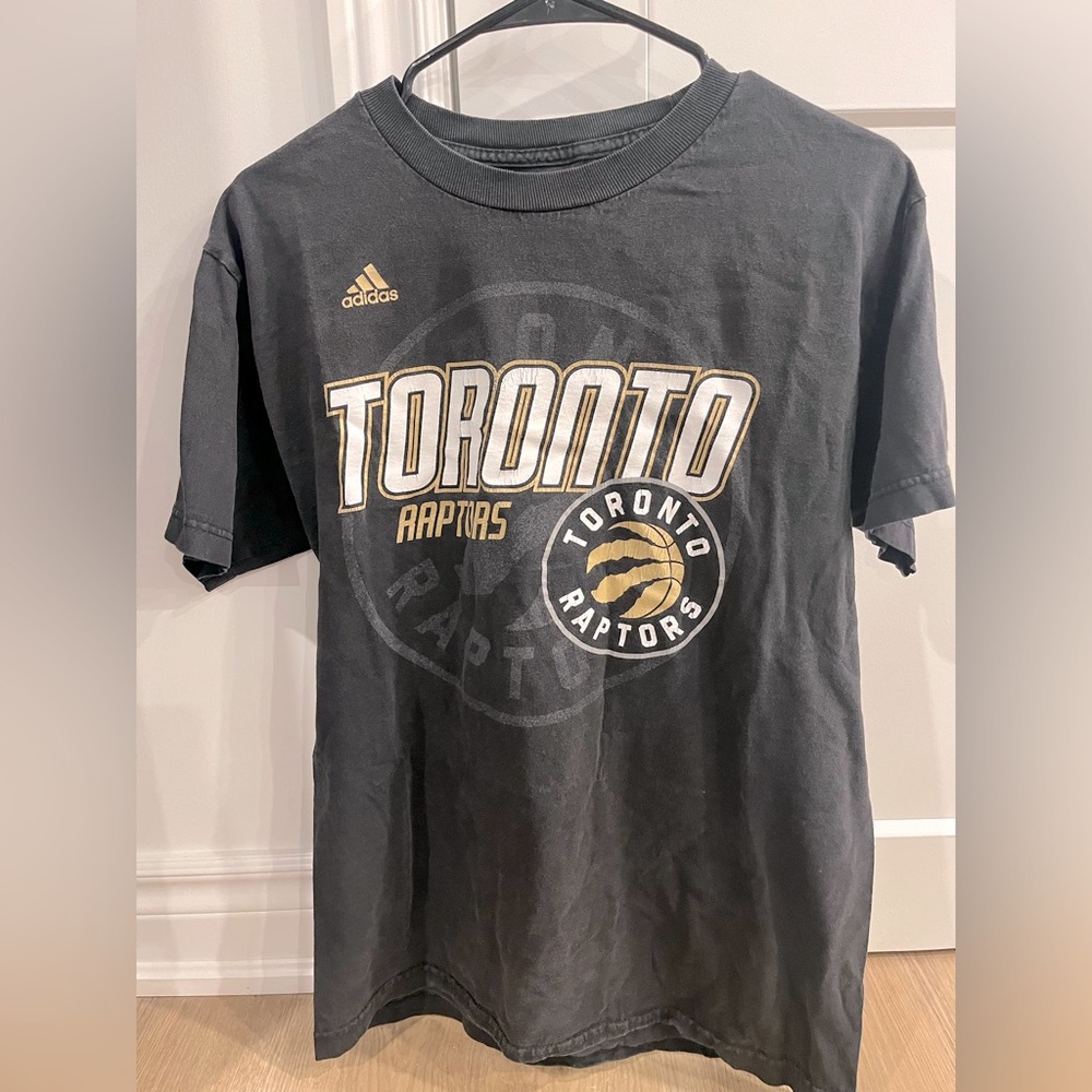 Ladies Size Medium Raptors Tshirt - In Used Condition